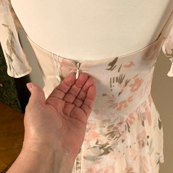 NEW WAYF Size M Abby Off-the-Shoulder Maxi Tiered Dress In Blush Bouquet - Picture 10 of 15